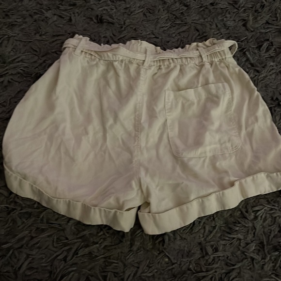Arie shorts - Picture 2 of 3